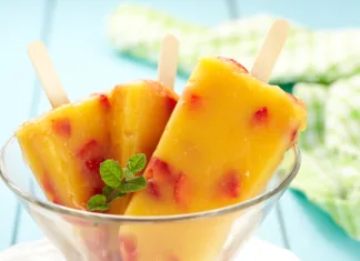 Preproste mango sladice Orange-Mango-Peach Ice Cream with Strawberry