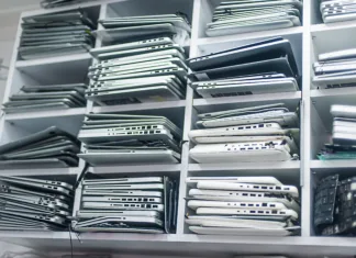Pri nakupu obnovljenega (refurbished) računalnika bodi pozoren na… Stack of old, broken and obsolete laptop computer for repair and recycle
