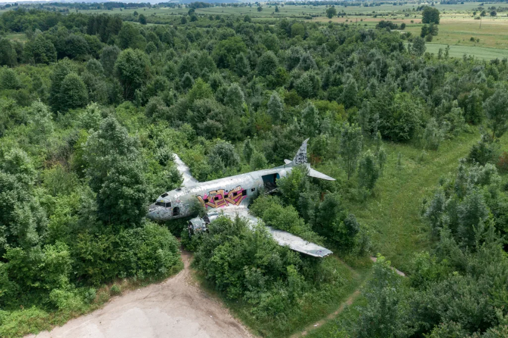 Željava, zapuščeno vojaško letališče