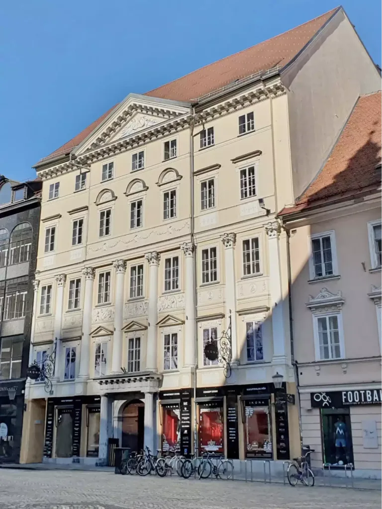 Modna hiša Ikona Ljubljana podarja to kodo za popust ob 10-letnici