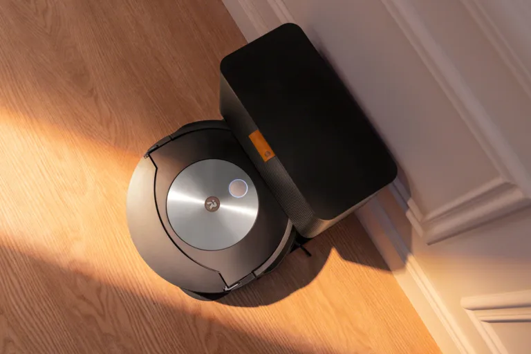 iRobot Roomba ne potrebuje dopusta, vi pa ga zagotovo!