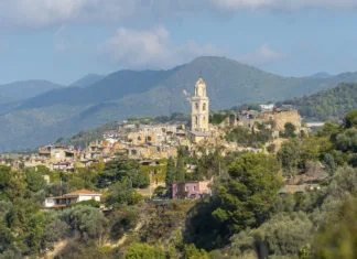 Spoznaj ikonično italijansko vas: od mesta duhov do mesteca umetnosti Italijanska vas Bussana Vecchia