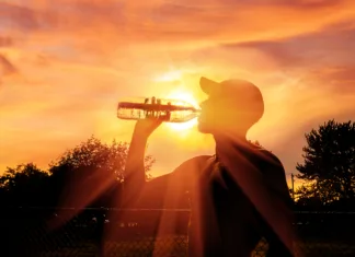 Kaj odziv na pitje vode pove o vas? Vse o sončarici: Simptomi, vzroki za nastanek, preprečevanje, zdravljenje