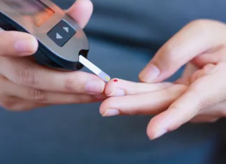 Kako nadzorovati sladkor v krvi? Test Blood Glucose For Diabetes in Pregnant Woman With Glucometer