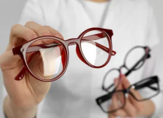 Katera očala so prava za tvojo obliko obraza? Katero obliko očal izbrati?