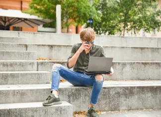 Počitniško delo za mladoletne: Vse, kar moraš vedeti Počitniško delo za mladoletne
