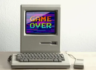 Najboljše računalniške igrice s preloma tisočletja Game over message on vintage computer terminal screen