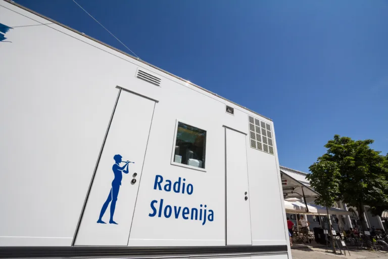 Na mizi je zvišanje RTV-prispevka za 10 odstotkov, podpira ga zakon