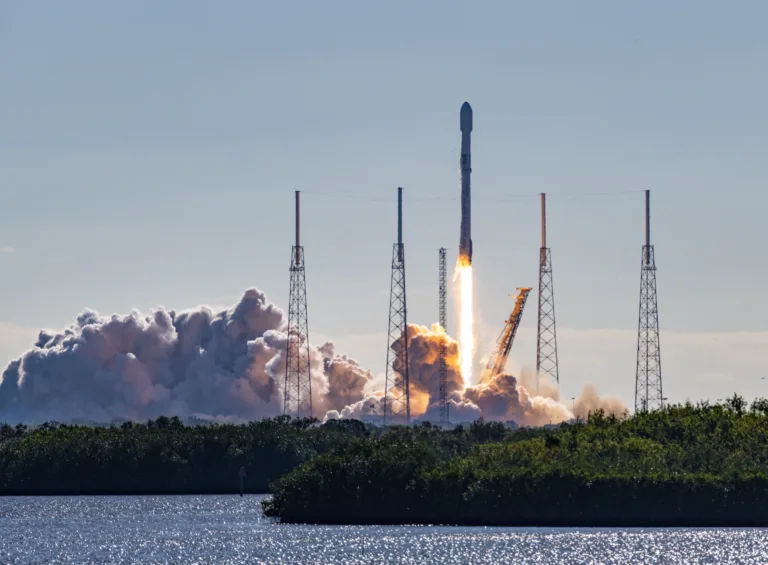 SpaceX v vesolje izstrelil raketo s 116 sateliti (#video)