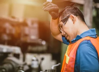 Fizična aktivnost pri delu ne obvaruje pred infarktom – kaj nam še preostane? Tired fatigue exhausted engineer feel sick worker from hard working in factory sweat hot bad airflow workplace.
