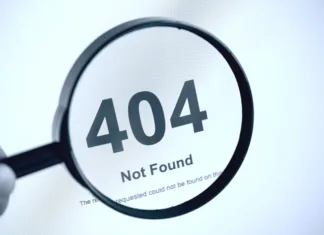 Kam izginja internet? 404 ERROR Internet Page not Found, hand with Magnifier, concept Picture