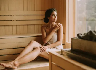 Zgodovina savn in savnanja Attractive young woman relaxing in the sauna