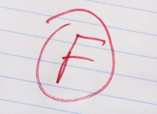 Od kod izvira tradicija fazaniranja? "F" grade written in red pen on notebook paper.