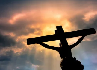 Torinski prt, skrivnostne novice o Jezusu Kristusu Jesus Christ Son of God over dramatic sky background religion and spirituality concept