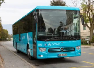 Kaj bo z voznimi redi, ko se na fakultete vrnejo študenti? Kranj, Slovenia - October 21, 2022: Public transport Arriva bus driving in the streets of Kranj city, Slovenia