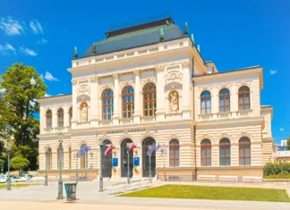 Študentski popusti v muzejih in galerijah v Ljubljani Ljubljana, Slovenia - 25 of June 2023: Building of the National Art Gallery in Ljubljana (Narodna galerija)