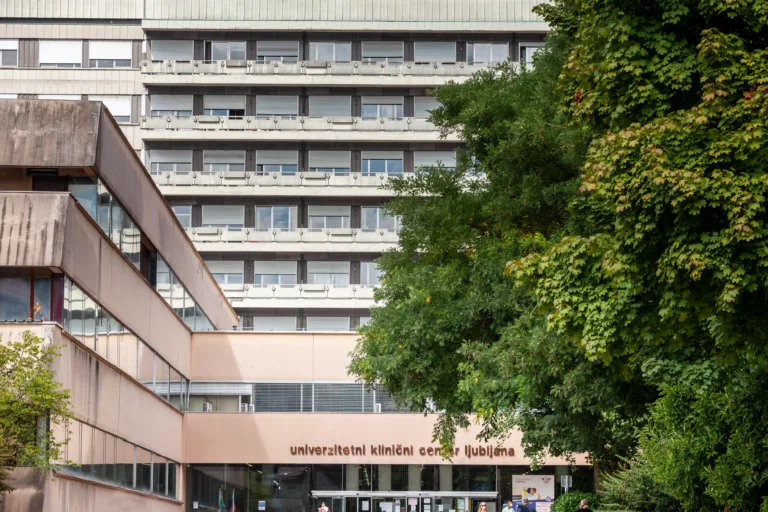Zdaj še uradno: UKC Ljubljana pridruženi član ljubljanske Univerze