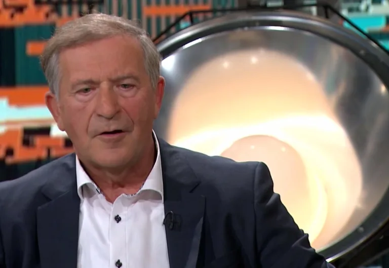 Karl Erjavec o satelitih: »Ve se, kdo je car na desnici,«