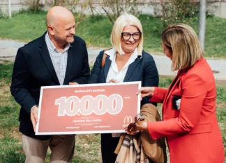 10 tisoč evrov za igro in pomoč otrokom na OŠ Koper Maxime Moulin, direktor podjetja Alpe-Panon, Jasna Softić, odžupanja Mestne občine Koper, Ingrid Poropat, ravnateljica Osnovne Šole Koper