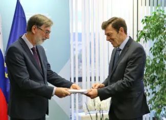 Novi šolski minister: »Menim, da je šolski sistem v Sloveniji v splošnem dober« Primopredaja poslov ministrov za vzgojo in izobraževanje