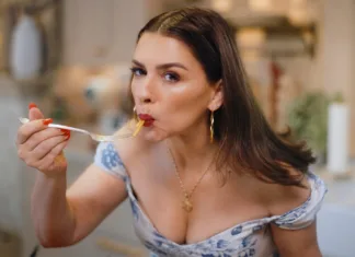 Kraljica testenin se predstavi: »Ne zažgi česna, ne zapravljaj božjih solz« The Pasta Queen