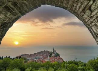 Kam na Teden restavracij na Primorskem? Amazing view of Piran town in Slovenia. Popular tourist landmark on Adriatic sea