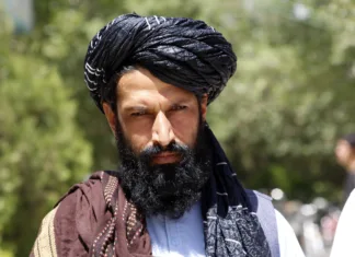 Talibani so ženskam že odvzeli glas, zdaj še sluh An Afghan Taliban from pashtun ethnicity. The photo was taken in an event where authorities of Education ministry have gathered in a public school in eastern Logar province on September 14,2022. In this event, and foreign aid organization donated food packages to beneficiaries. At the end the Taliban official demanded more assistance from international aid organizations.
Logar, Afghanistan, September 14, 2022.