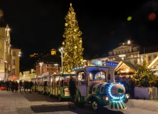 Top destinacije za zaključek leta: Kam boste potovali za manj kot 100 €? Beautiful Christmas decorations at Hauptplatz (main square), at night, in the city center of Graz, Styria region, Austria