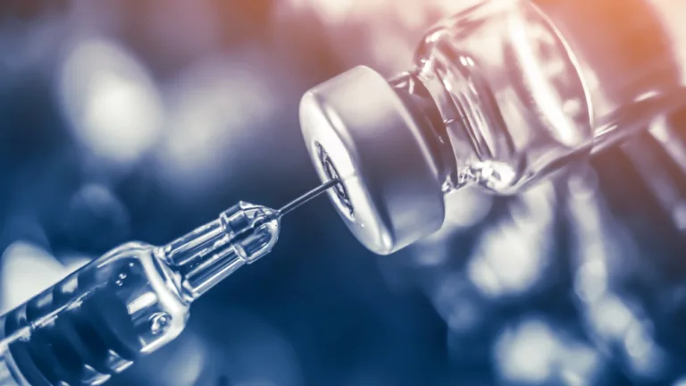 Brezplačno cepljenje proti HPV za vse do 26. leta