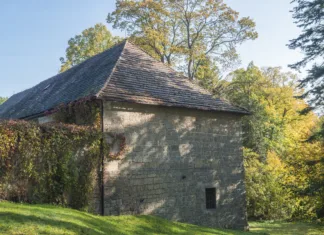 Grad Houska: Vrata v pekel, del programa Lebensborn Grad Houska na Češkem