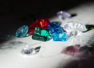 Redkost dragocenih kamnov: So smaragdi redkejši od diamantov? Gemstone, Precious Gem, White Background, Jewelry, Sapphire