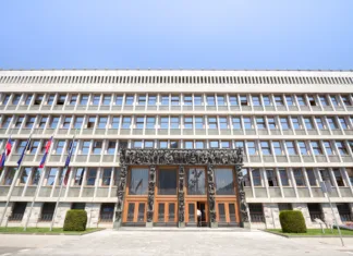 Pestro dogajanje okoli naziva v Državnem zboru icture of drzavni zbor, the national Assembly of Slovenia. The National Assembly Building, or Zgradba Drzavnega zbora, also colloquially the Parliament (Parlament) in Ljubljana, the capital of Slovenia, is a modernist palace housing the legislature of Slovenia.