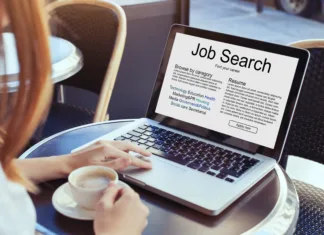Kje in kako iskati službo v tujini? job search concept, find your career, online website