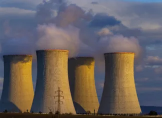 Mladi o JEK2: Kaj pravi študent o jedrski energiji? Nuclear power station Dukovany, Vysocina region, Czech republic