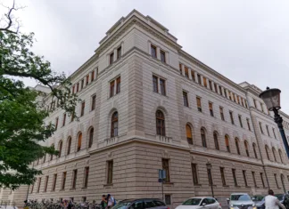 Danes na Vrhovno sodišče brez da vas obsodijo Sightseeing at City of Ljubljana with facade of white large court building on a cloudy summer day. Photo taken August 9th, 2023, Ljubljana, Slovenia.