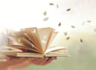 V Kranju bodo nocoj podelili Jenkovo nagrado za najboljšo pesniško zbirko surreal paper butterflies come out free from the pages of a book, abstract concept