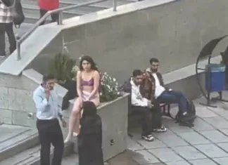 Kaj bo s študentko, ki se je v Iranu protestno slekla? Iranska študentka