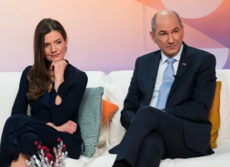 Janša ponosen na ženo, ki ni zakrivala obraza