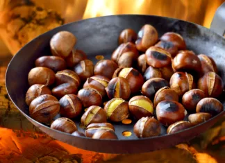Kako speči kostanj? Roasting chestnuts in a special pan over an open fire