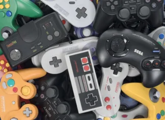 Top igre za PlayStation 2 Taipei, Taiwan - February 19, 2018: A pile of retro video game controllers shot from above.