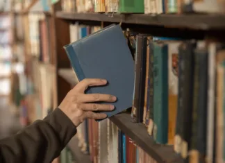 Za rokopis Franza Kafke odšteli slabih tristo tisoč evrov take the book