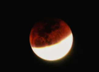 Kdaj bomo leta 2025 opazovali lunin mrk? Lunin mrk v letu 2025