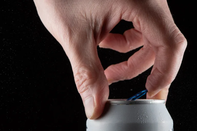 Koliko časa zdržijo alkoholne pijače, ko jih odpremo?