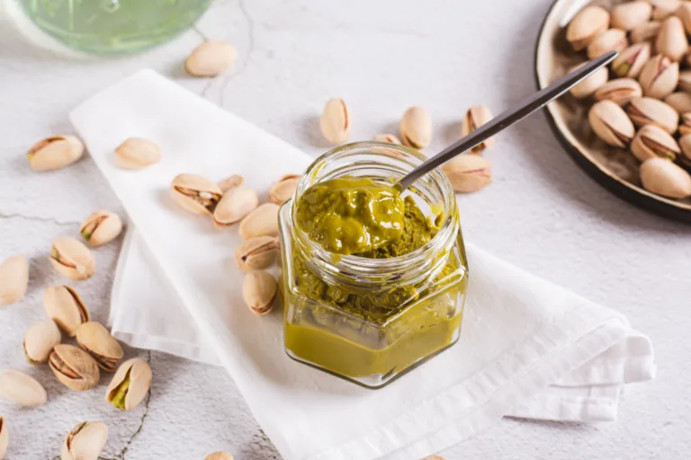 Pistacijino kremo lahko enostavno narediš doma: Recept za pistacija kremo