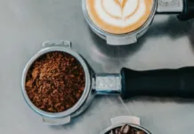 Kaj te drži pokonci: kava, matcha ali čaj? kava