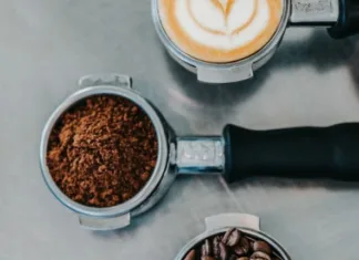 Kaj te drži pokonci: kava, matcha ali čaj? kava