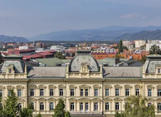 Katera slovenska občina ima največ študentov? Maribor cityscape with University building, view from Cathedral, Slovenia