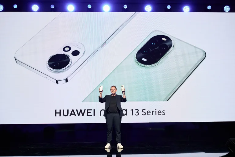 Huawei razkril izredne pametne telefone in brezžične slušalke