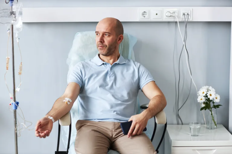 Odkrili zakaj se pri zdravljenju raka z imunoterapijo pojavijo stranski učinki