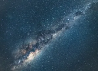 5 skrivnosti vesolja, ki begajo tudi največje strokovnjake The night sky and the Milky Way Galaxy from Killcare Beach on the Central Coast of NSW, Australia.